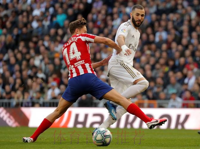 西甲-本泽马头球门迪破门 皇马2-0仍落后马竞5分